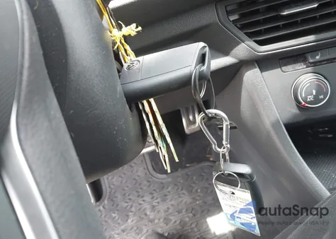 2024 Volkswagen Jetta 1.5T Sport z USA, uszkodzony, nr VIN 3VWBM7BU3RM084618